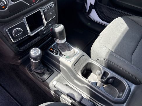 Used 2020 Jeep Gladiator Sport AWD/4WD image 27