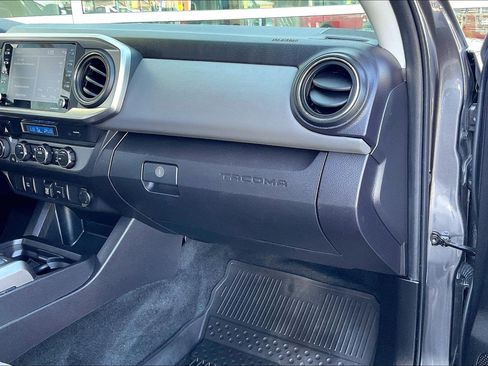 Used 2022 Toyota Tacoma SR5 AWD/4WD image 15