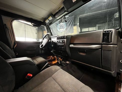 Used 2005 Jeep Wrangler Rubicon AWD/4WD image 13