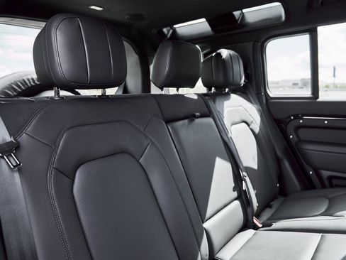 Used 2025 Land Rover Defender 110 V8 image 46