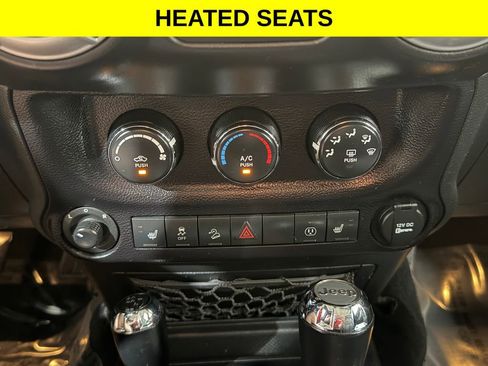 Used 2015 Jeep Wrangler Unlimited Sahara w/ Connectivity Group AWD/4WD image 3
