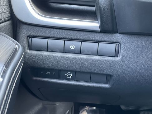 Used 2023 Nissan Rogue SV image 15