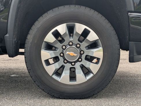 Certified 2022 Chevrolet Silverado 2500 Custom w/ Custom Value Package AWD/4WD image 10