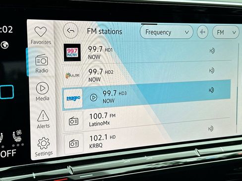 Used 2025 Volkswagen Atlas SE w/ Panoramic Sunroof Package image 18