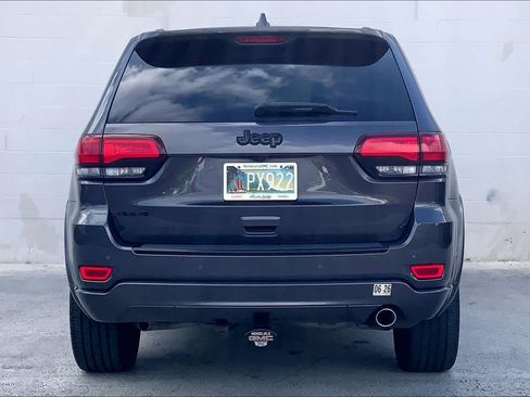 Used 2017 Jeep Grand Cherokee Altitude AWD/4WD image 5