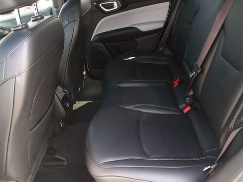 Used 2025 Jeep Compass Limited image 15