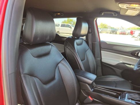 Used 2025 Jeep Compass Limited AWD/4WD image 18