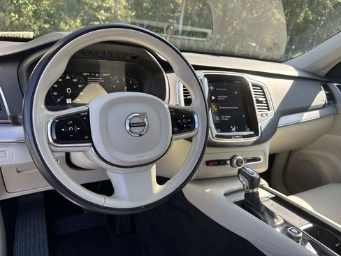 Used 2022 Volvo XC90 T5 Momentum w/ Protection Package Premier FWD image 16