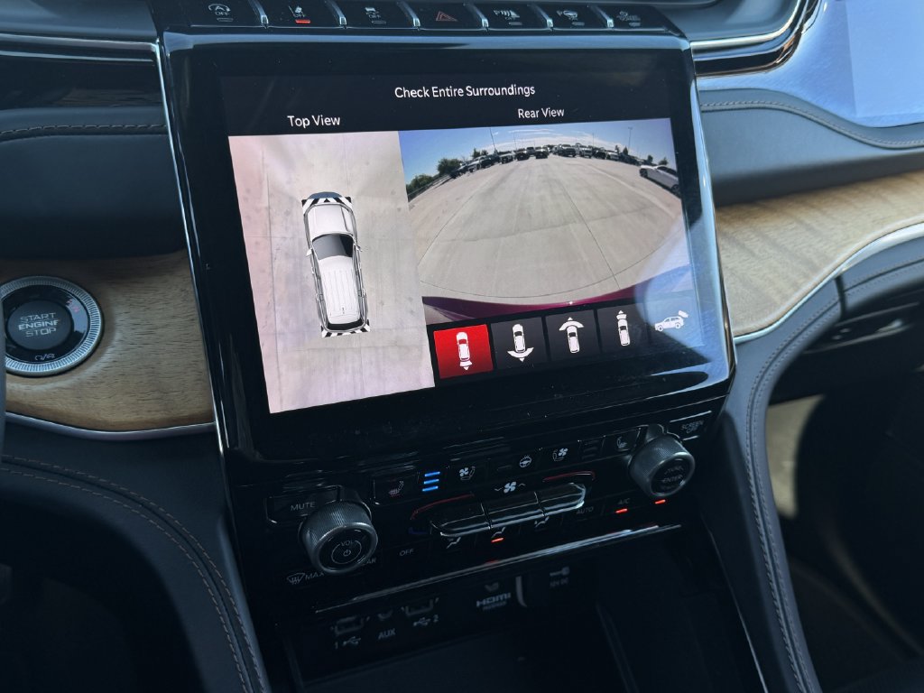 Used 2022 Jeep Grand Cherokee Summit AWD/4WD image 19