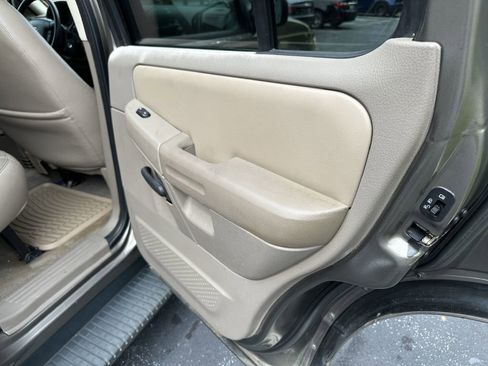 Used 2002 Ford Explorer XLT image 31