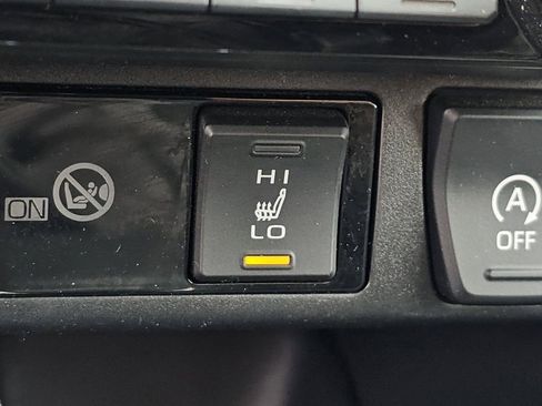 Used 2021 Toyota RAV4 XLE Premium AWD/4WD image 16