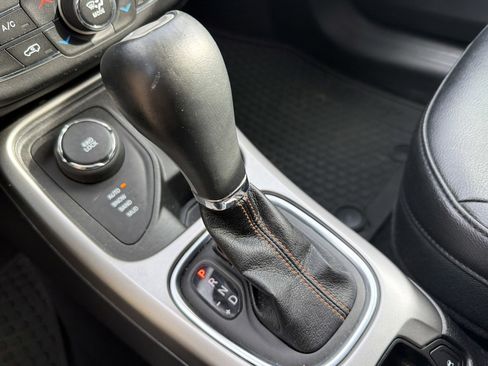 Used 2017 Jeep Compass Latitude w/ Popular Equipment Group image 21