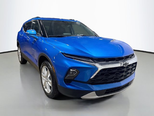 New 2026 Chevrolet Blazer LT w/ LPO, Black Grille Bar Package FWD image 5
