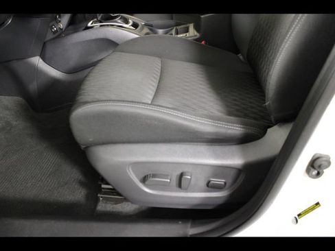 Used 2019 Nissan Rogue SV AWD/4WD image 19