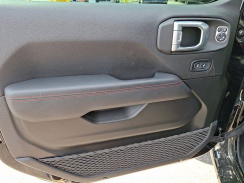 Used 2022 Jeep Wrangler Unlimited Rubicon w/ Steel Bumper Group image 23