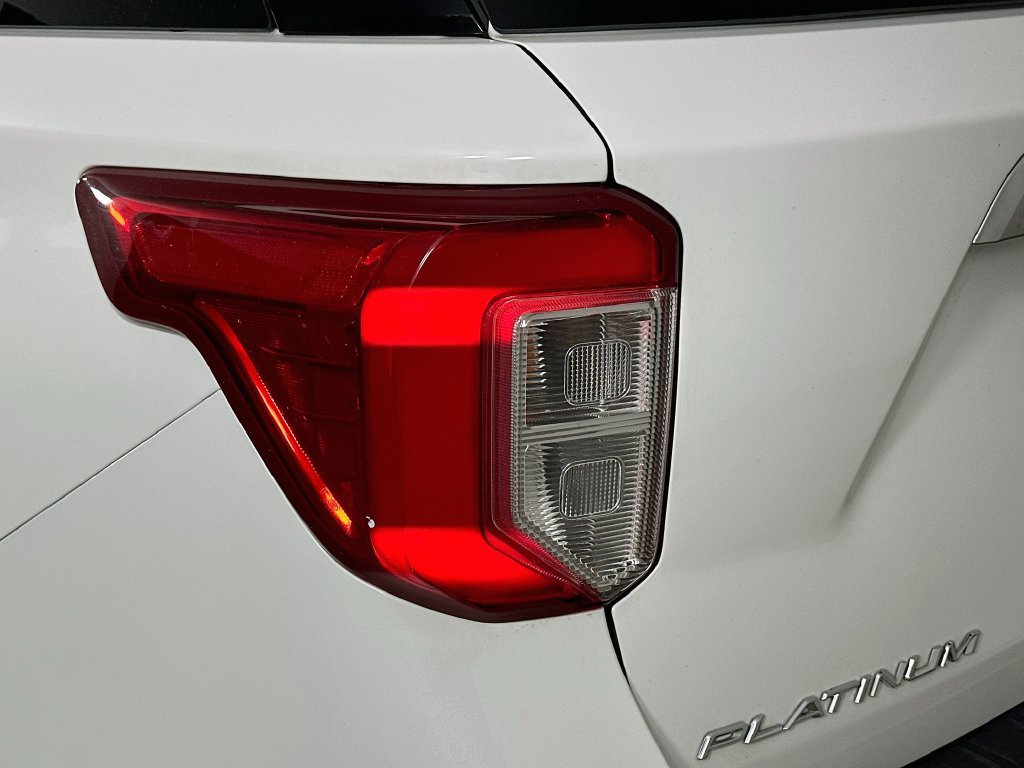Used 2022 Ford Explorer Platinum w/ Equipment Group 601A AWD/4WD image 42