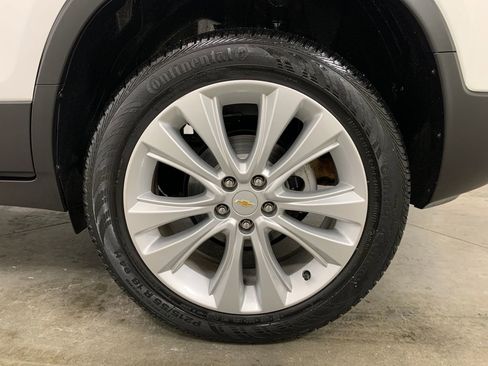 Used 2020 Chevrolet Trax Premier w/ LPO, Cargo Package image 5