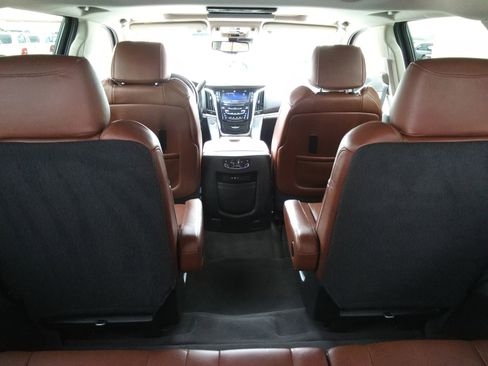 Used 2015 Cadillac Escalade Premium AWD/4WD image 10