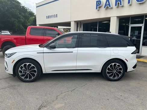 Used 2025 Lincoln Nautilus Reserve AWD/4WD image 2