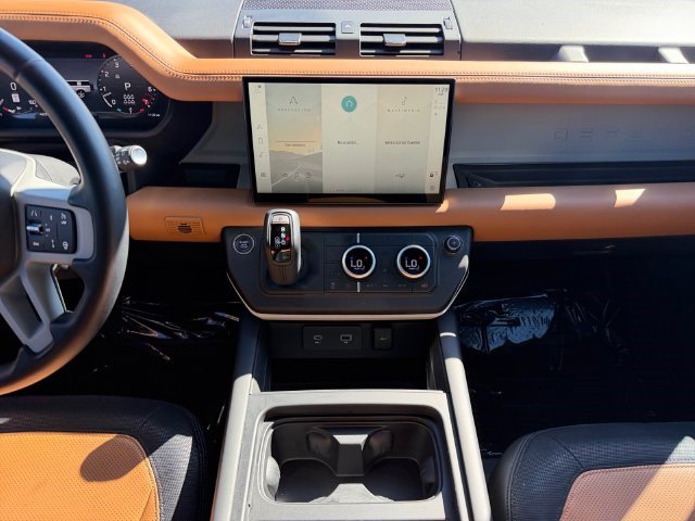 Used 2024 Land Rover Defender 130 X-Dynamic SE AWD/4WD image 15