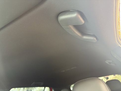 Used 2017 Volkswagen Golf R 4-Door image 10