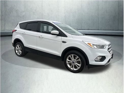 Used 2019 Ford Escape SE image 9