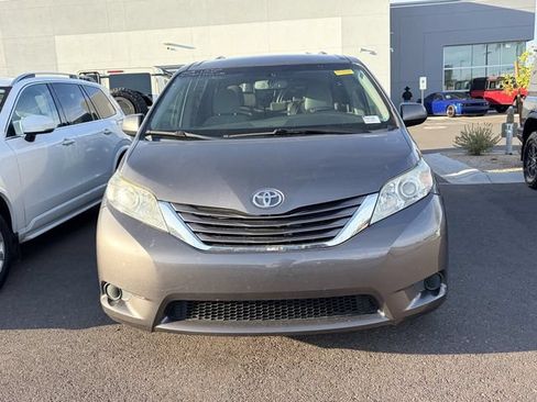 Used 2017 Toyota Sienna LE FWD image 2