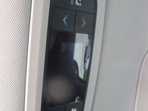 Used 2017 Chrysler Pacifica Touring FWD image 26