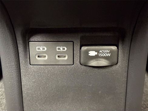 Certified 2025 Toyota Prius Plug-In Hybrid FWD image 36