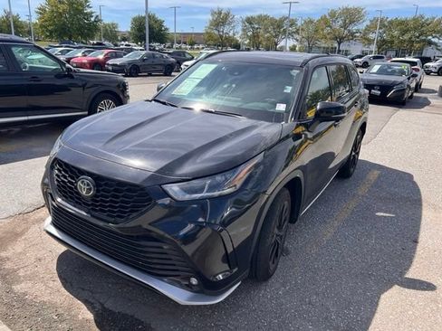 Used 2025 Toyota Highlander XSE AWD/4WD image 3
