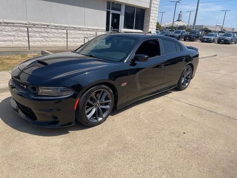 Used 2019 Dodge Charger Scat Pack RWD image 2