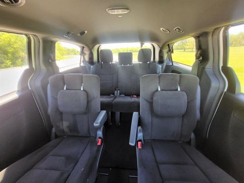 Used 2014 Dodge Grand Caravan SE FWD image 18