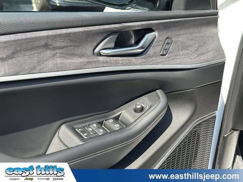 Used 2023 Jeep Grand Cherokee 4WD 4xe image 15