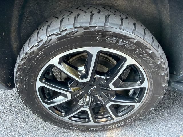 Used 2022 Chevrolet Tahoe RST w/ Luxury Package RWD image 17