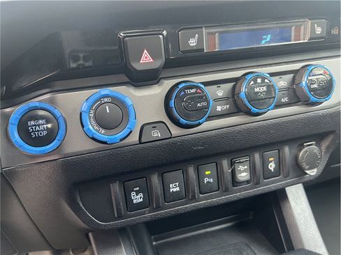 Used 2017 Toyota Tacoma TRD Off-Road image 17