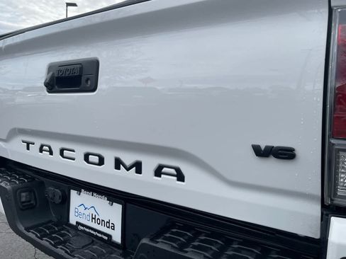 Used 2020 Toyota Tacoma TRD Off-Road w/ TRD Premium Off Road Package image 14