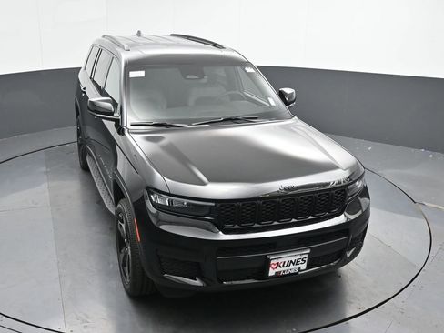 New 2025 Jeep Grand Cherokee L Altitude image 34