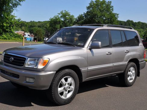 Used 2001 Toyota Land Cruiser image 1
