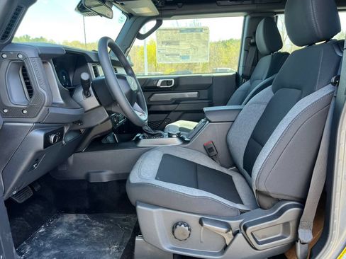 Used 2026 Ford Bronco 2-Door w/ Sasquatch Package AWD/4WD image 4