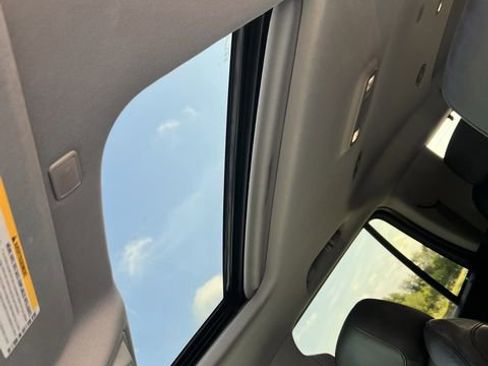 Used 2019 Cadillac Escalade Luxury image 19