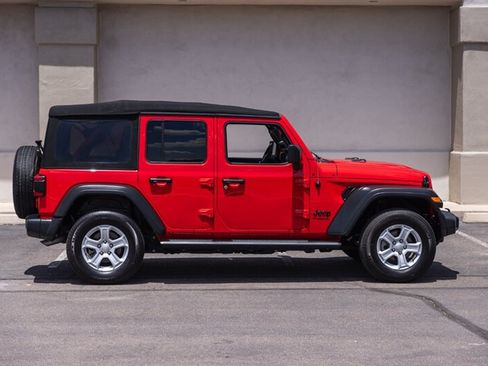 Used 2022 Jeep Wrangler Unlimited Sport AWD/4WD image 7