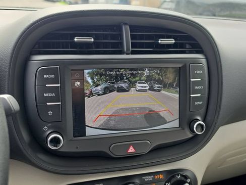 Certified 2025 Kia Soul LX w/ LX Technology Package FWD image 24