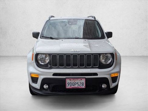 Used 2022 Jeep Renegade Latitude w/ Convenience Group AWD/4WD image 2