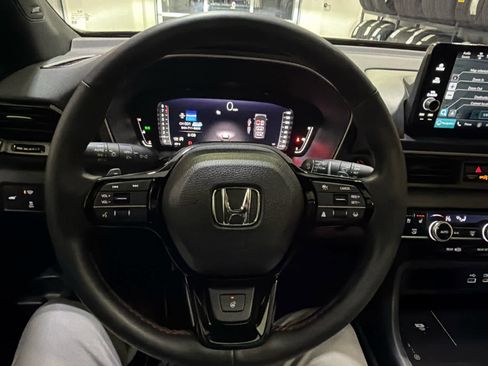 Used 2025 Honda Pilot Black Edition image 39