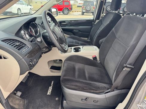 Used 2014 Dodge Grand Caravan SXT image 8