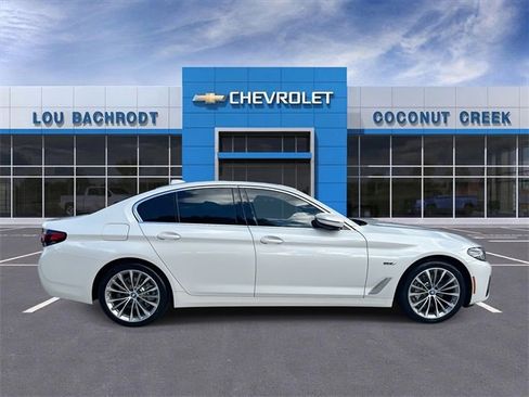 Used 2023 BMW 530e w/ M Sport Package image 9