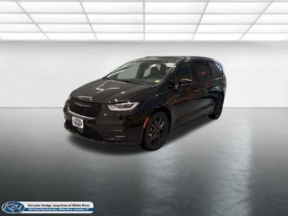 New 2026 Chrysler Pacifica Select