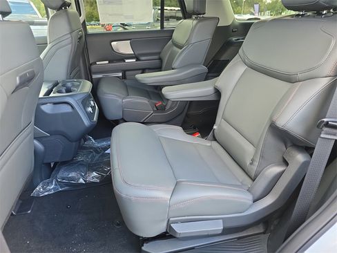 New 2025 Ford Expedition Active image 32