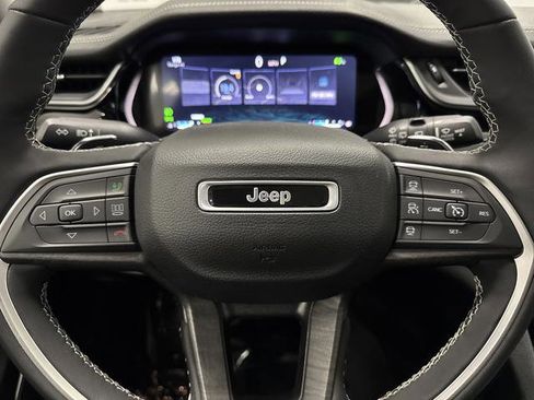 Used 2023 Jeep Grand Cherokee 4WD 4xe w/ Luxury Tech Group II image 17