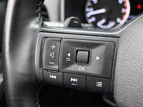 Used 2025 Nissan Rogue SV FWD image 26